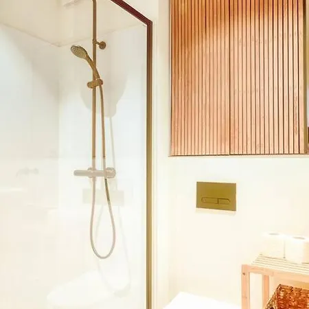 Spacious 2-br Just 30m From The Apartment