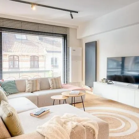 Spacious 2-br Just 30m From The Apartment